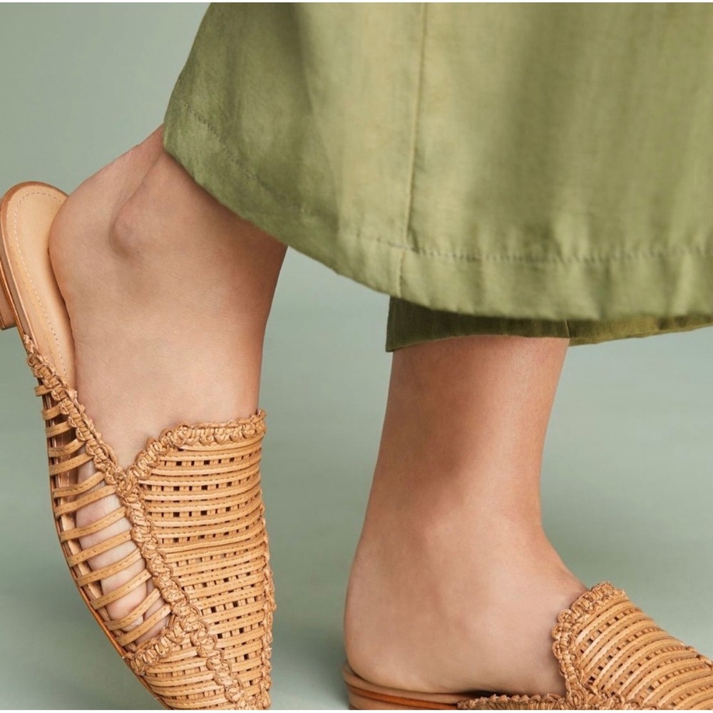 Schutz Tan Woven‎ Leather Mules Pointed Toe Flat Slides Women's Size 9B
